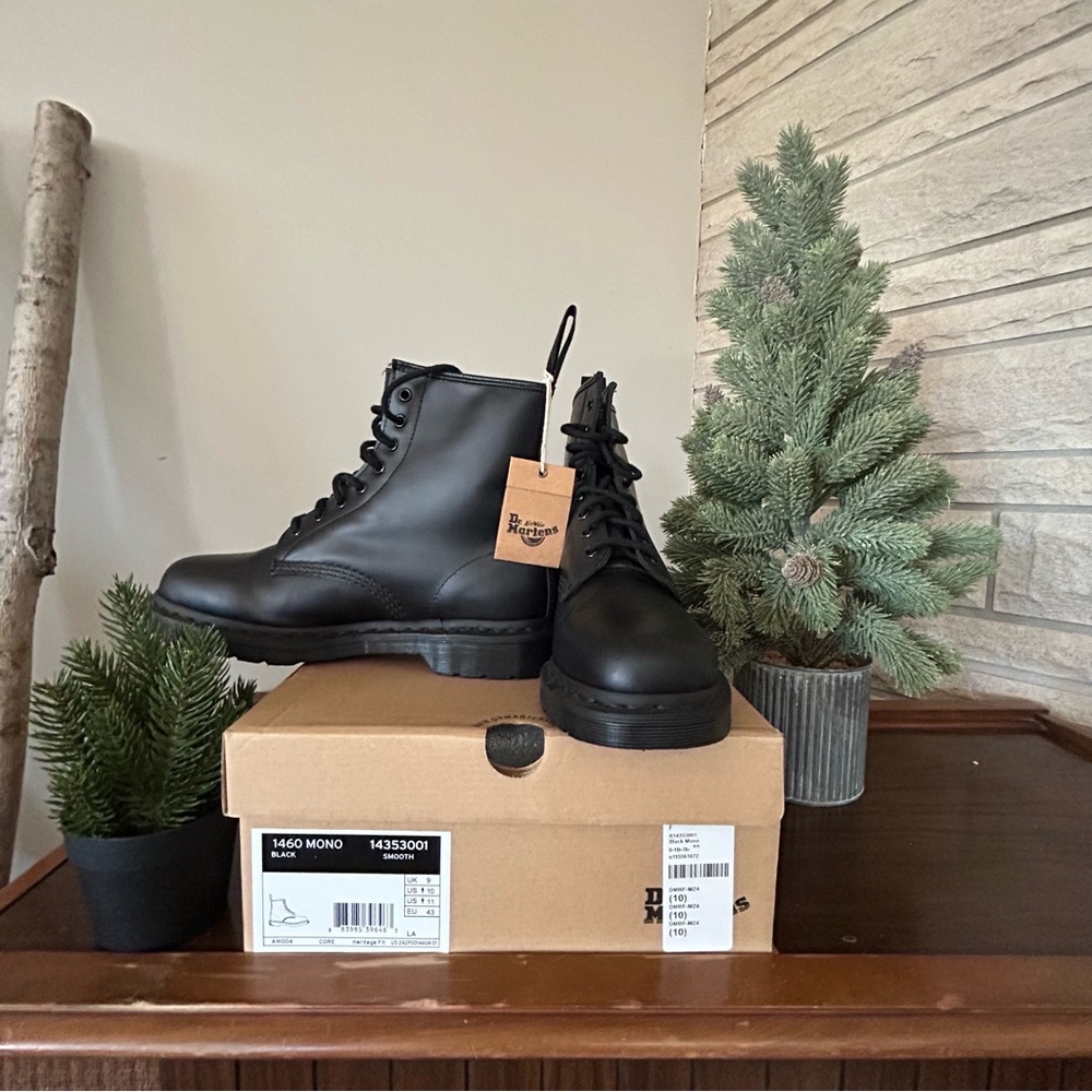 Doc Martens 1460 Mono Smooth Leather Lace Up Boots NWT